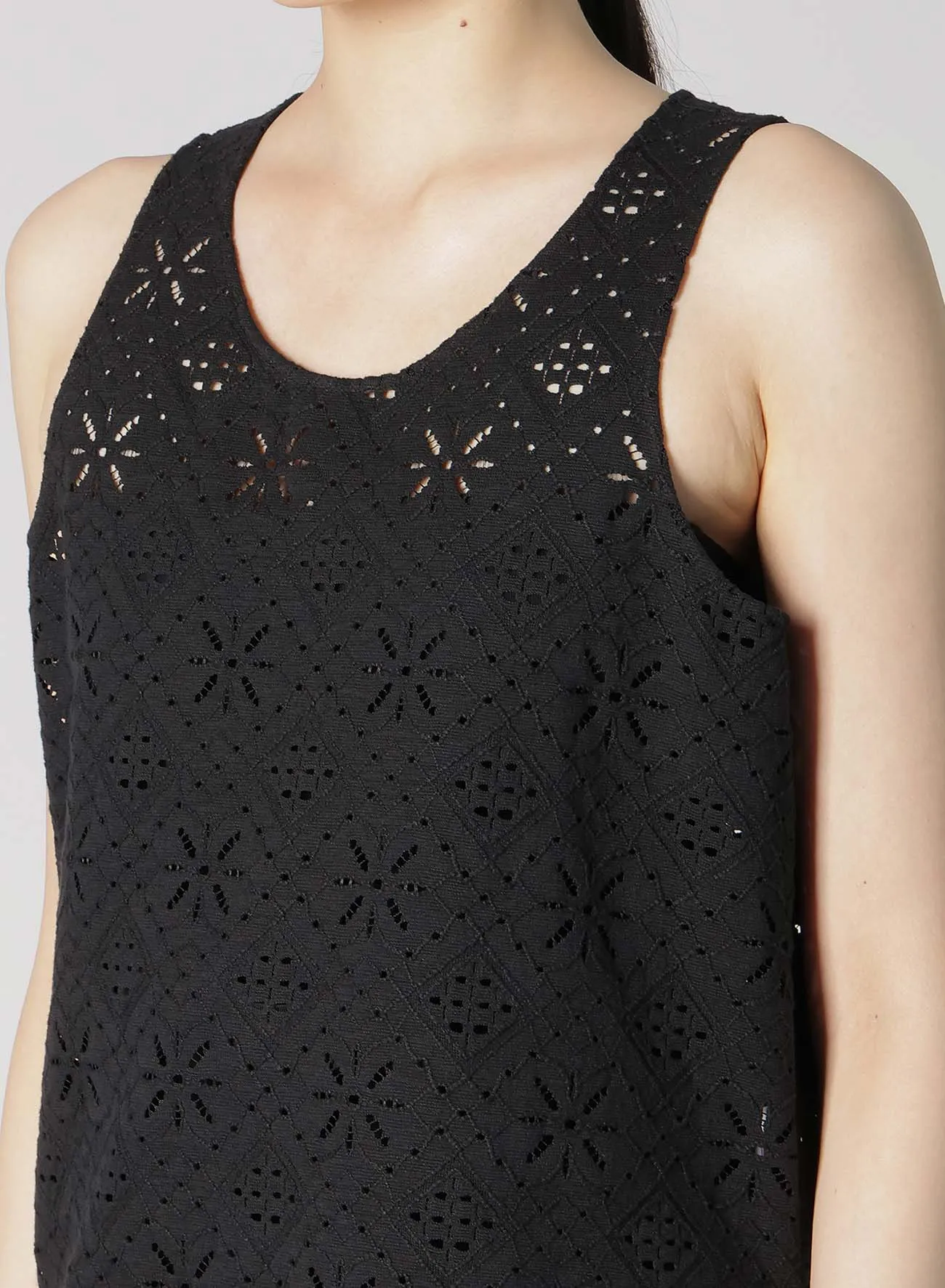 COTTON LACE SLEEVELESS BLOUSE sold by Yohji Yamamoto product image thumbnail 5