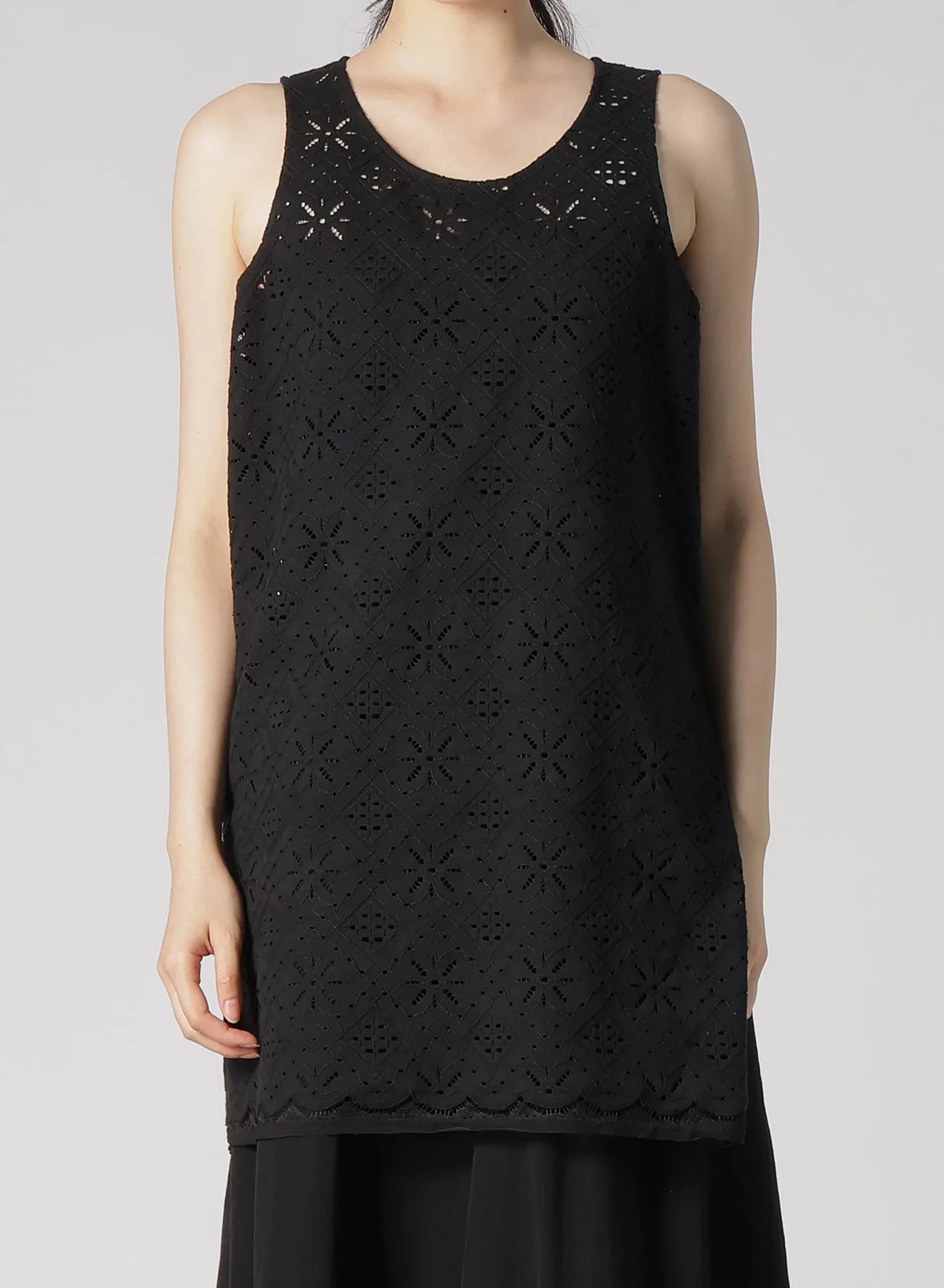 COTTON LACE SLEEVELESS BLOUSE sold by Yohji Yamamoto product image thumbnail 4