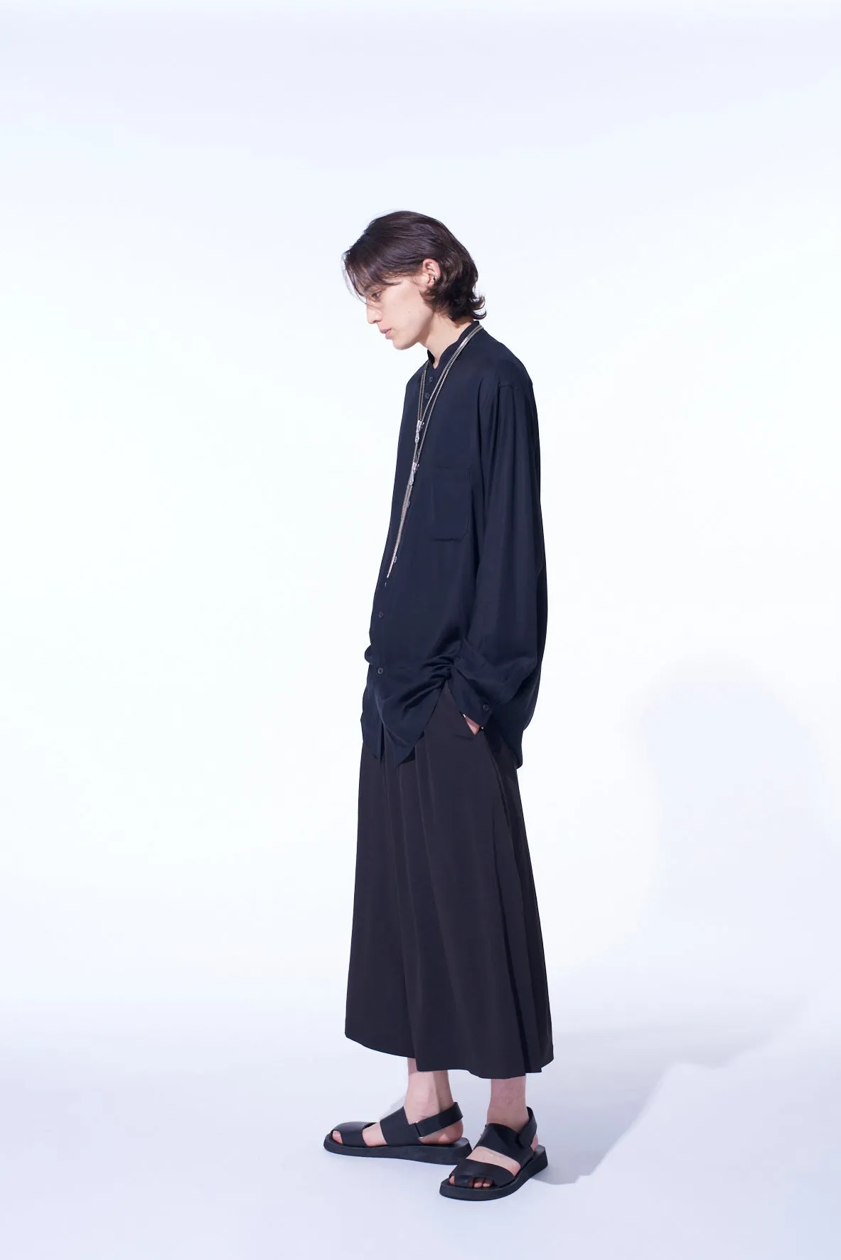 CREPE de CHINE CROPPED WIDE PANTS WITH GUSSETED FLAP POCKET sold by Yohji Yamamoto product image thumbnail 3