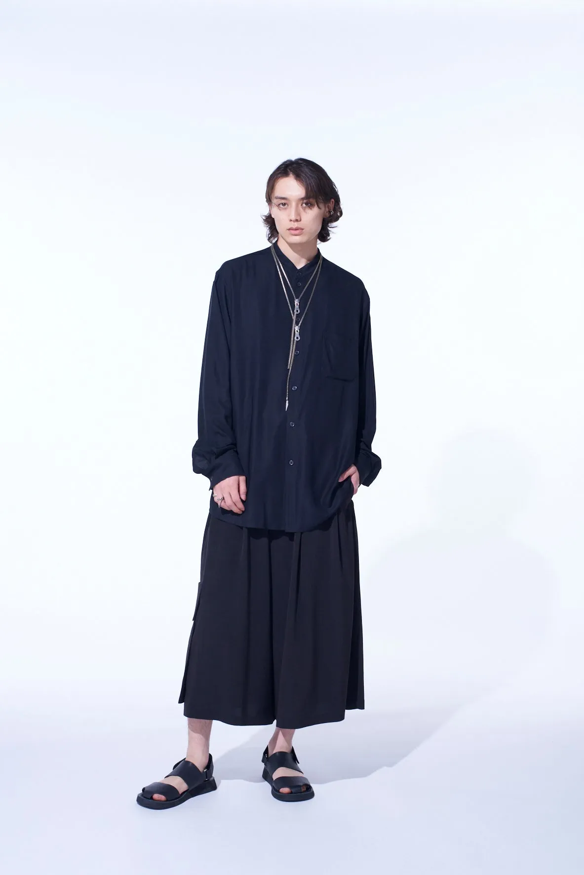 CREPE de CHINE CROPPED WIDE PANTS WITH GUSSETED FLAP POCKET sold by Yohji Yamamoto product image thumbnail 2
