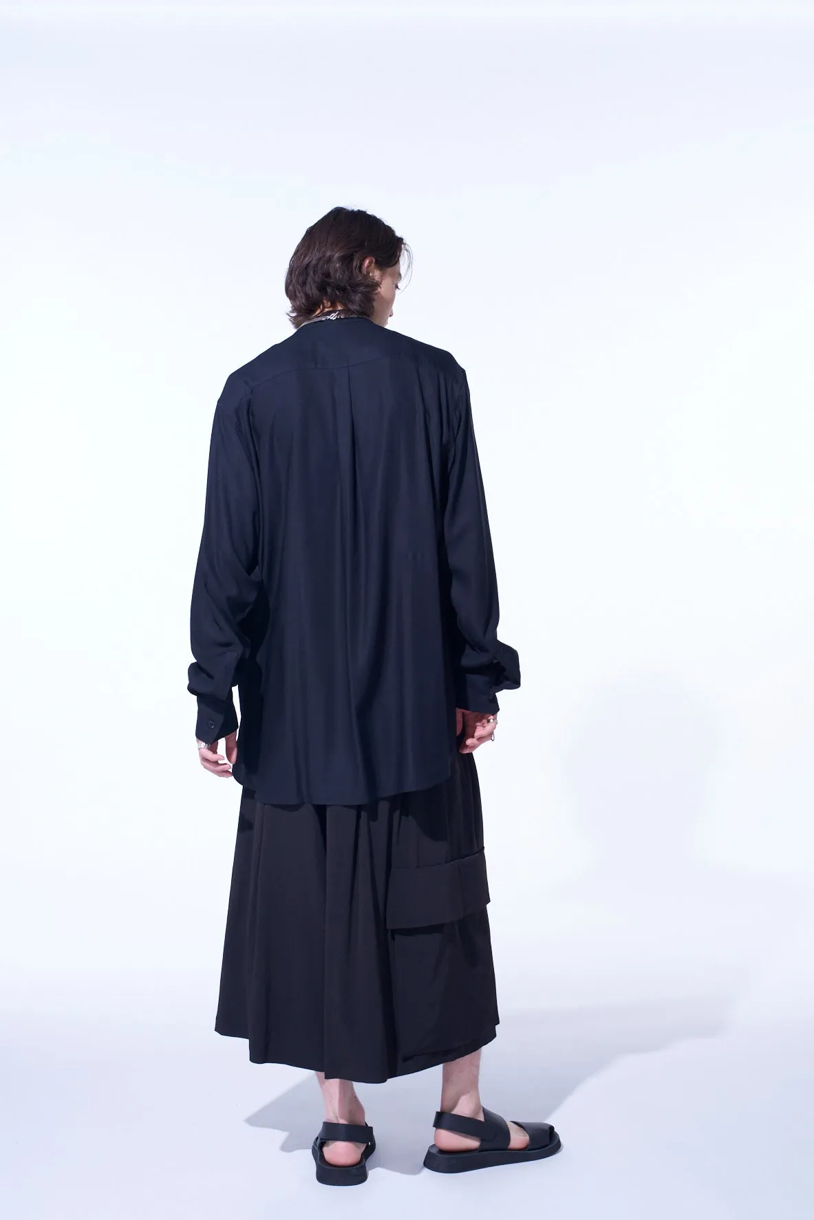 CREPE de CHINE CROPPED WIDE PANTS WITH GUSSETED FLAP POCKET sold by Yohji Yamamoto product image thumbnail 4