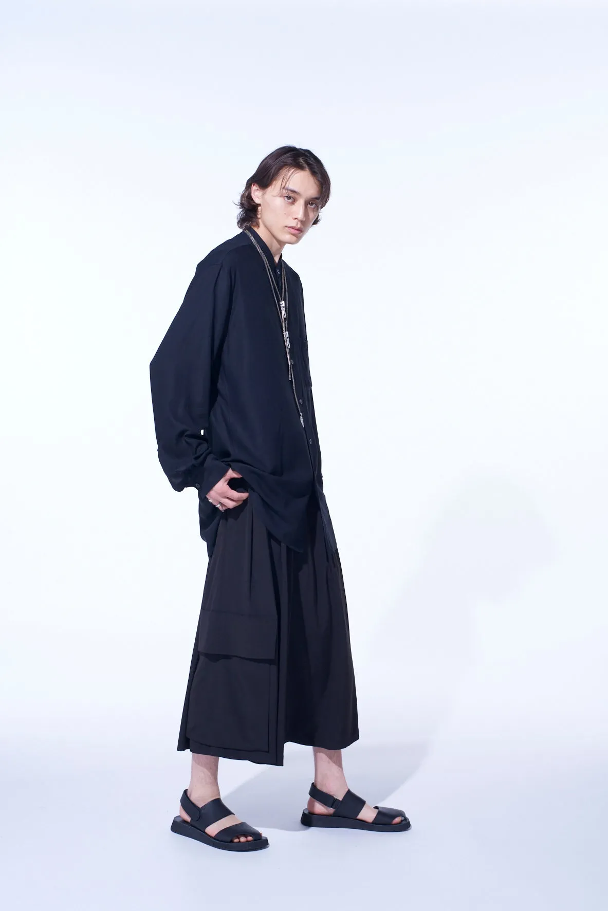 CREPE de CHINE CROPPED WIDE PANTS WITH GUSSETED FLAP POCKET sold by Yohji Yamamoto product image thumbnail 5