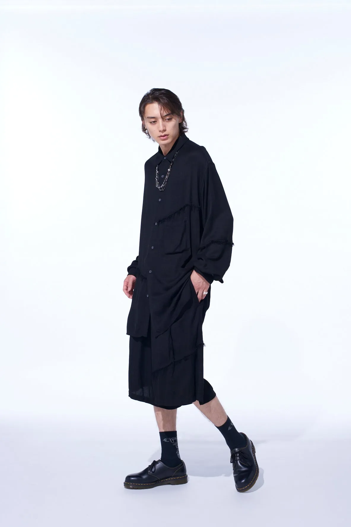 VISCOSE TWILL CUT-OFF WIDE SHORTS sold by Yohji Yamamoto product image thumbnail 3