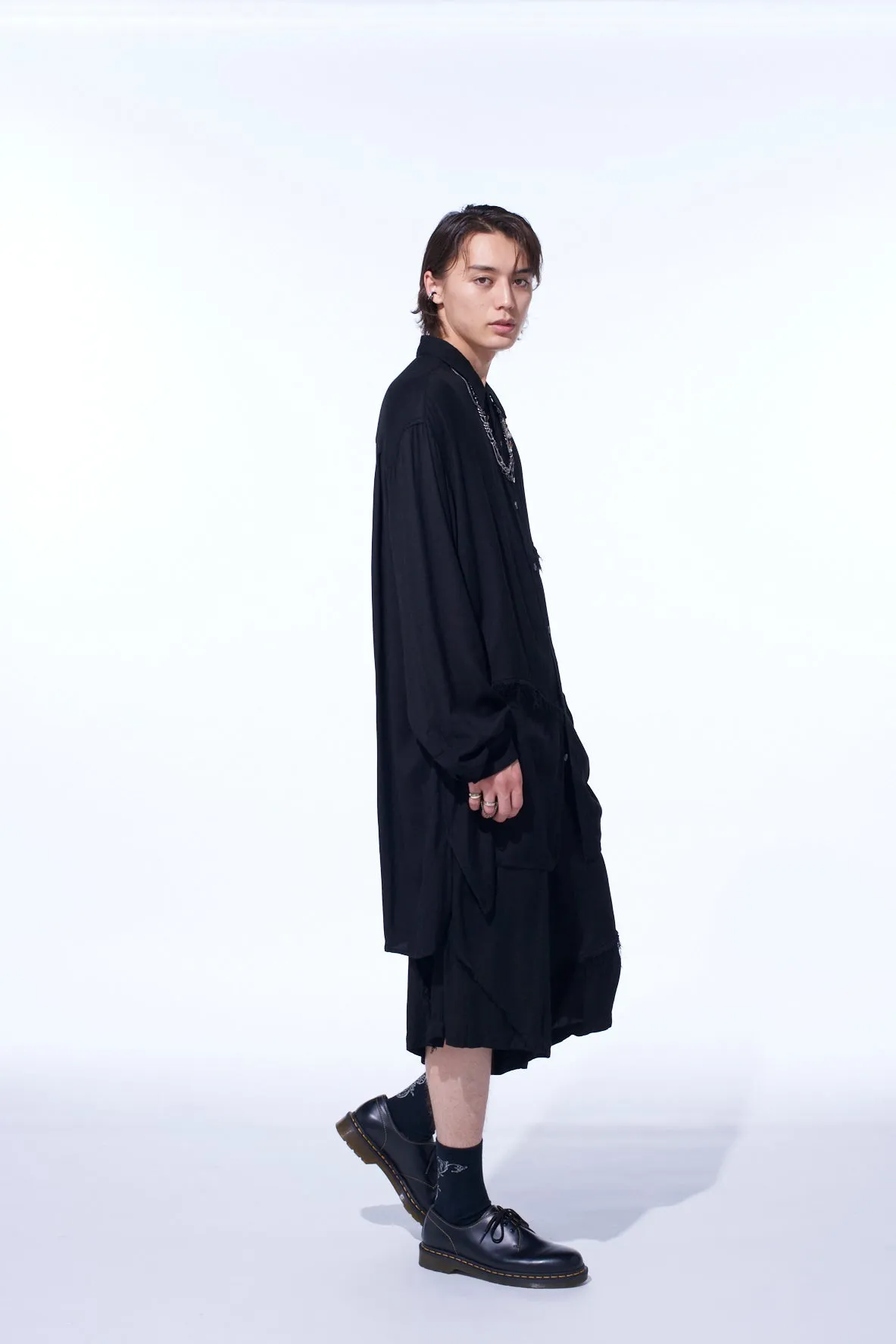 VISCOSE TWILL CUT-OFF WIDE SHORTS sold by Yohji Yamamoto product image thumbnail 5