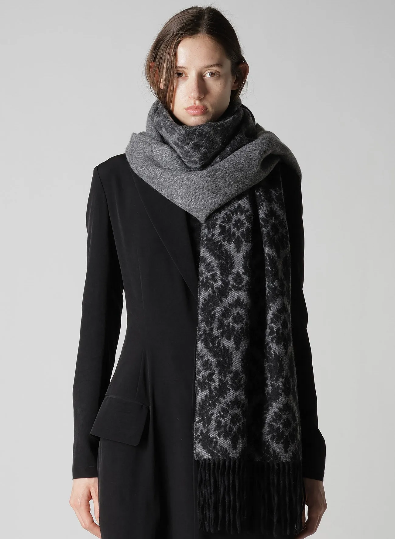 WS GRADATION LEAF LEAF JQ STOLE sold by Yohji Yamamoto product image thumbnail 3