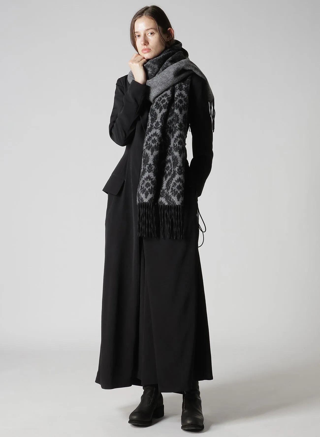 WS GRADATION LEAF LEAF JQ STOLE sold by Yohji Yamamoto product image thumbnail 2