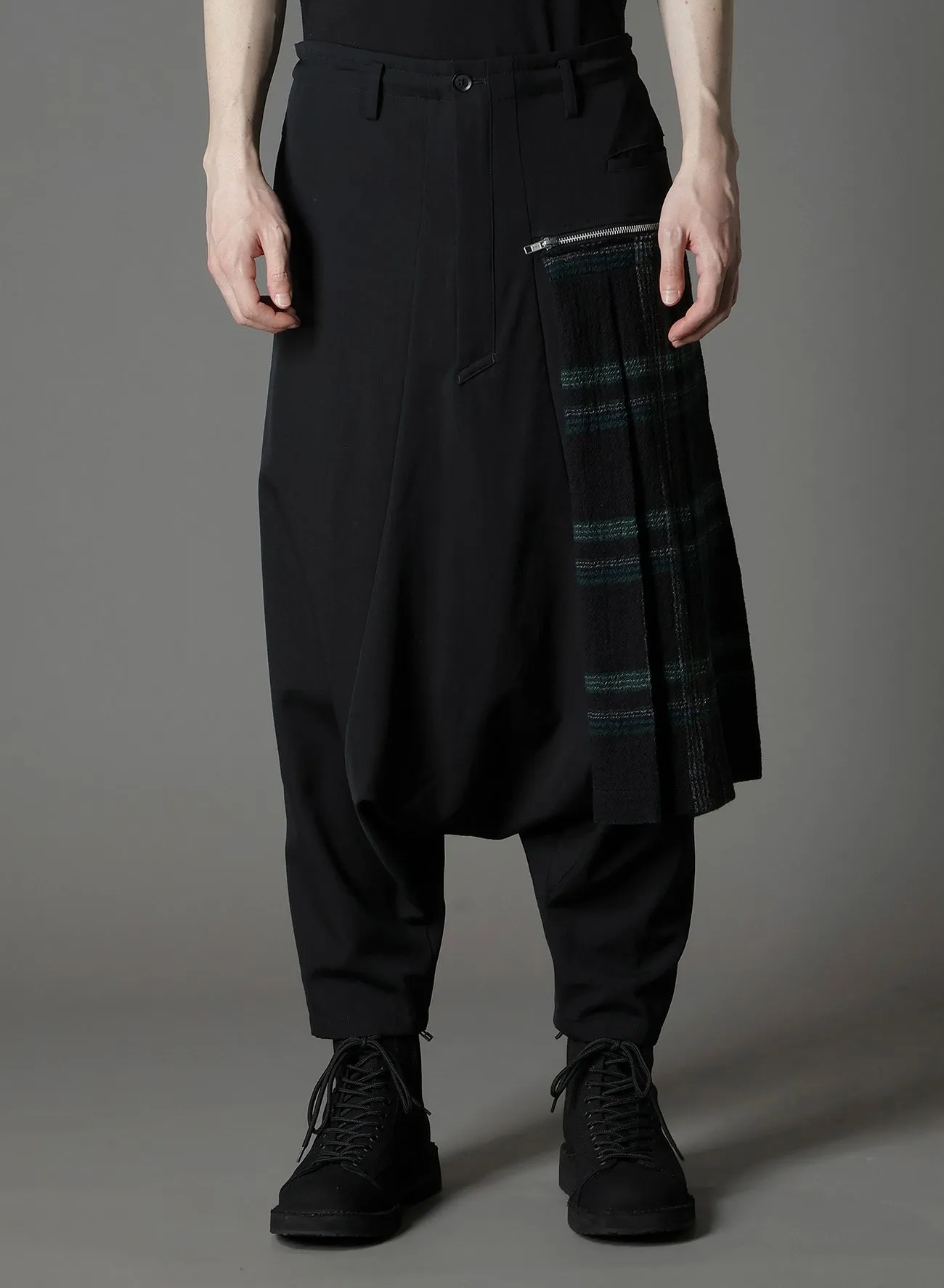 W/GABARDINE DOUBLE GAUZE PLEATED SAROUEL PANTS sold by Yohji Yamamoto product image thumbnail 4