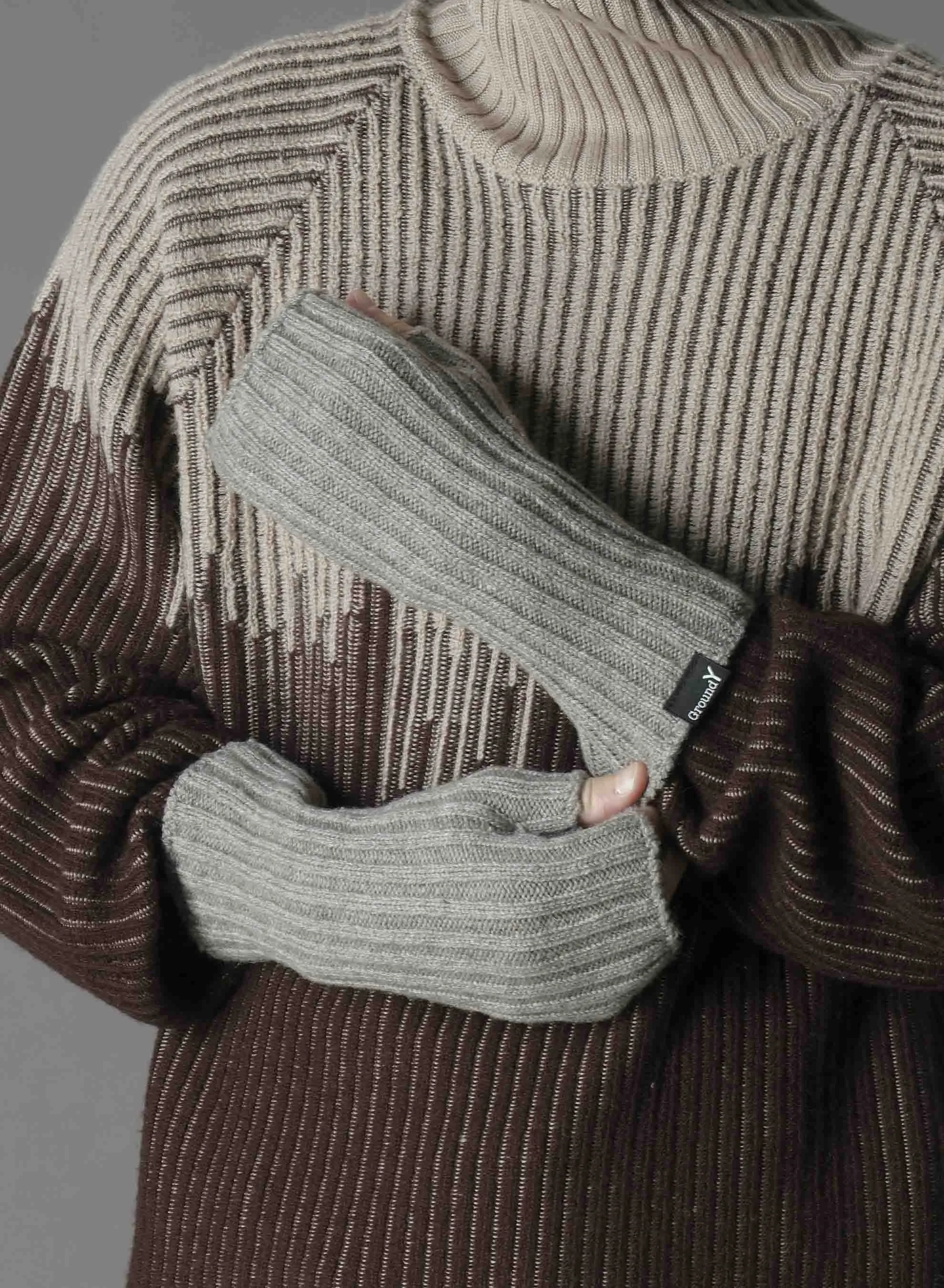 WASHABLE WOOL FINGERED ARM WARMER sold by Yohji Yamamoto product image thumbnail 3