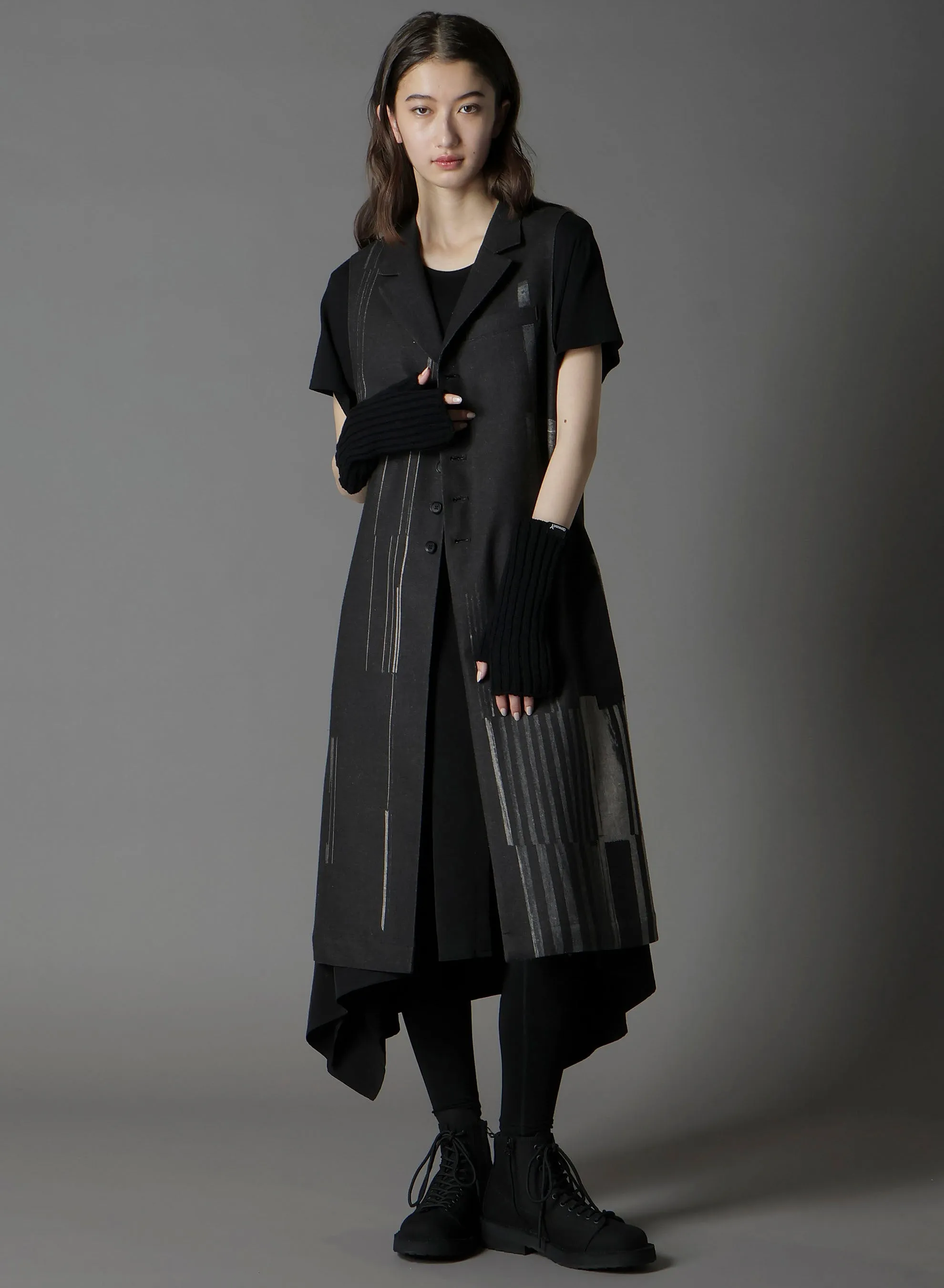 WASHABLE WOOL FINGERED ARM WARMER sold by Yohji Yamamoto product image thumbnail 3