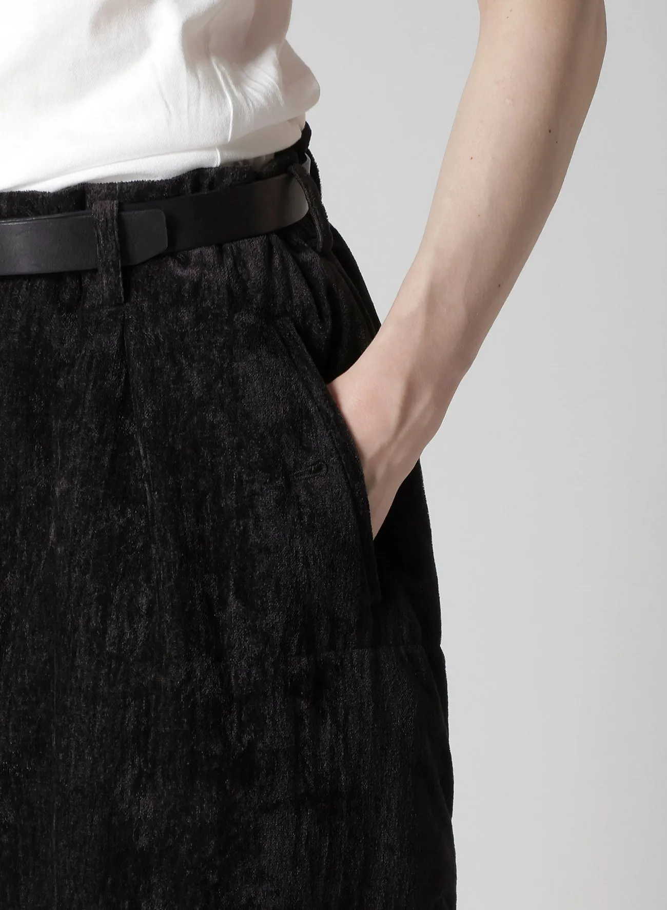 LINEN VELVET HORIZONTAL PADDED PANTS sold by Yohji Yamamoto product image thumbnail 5