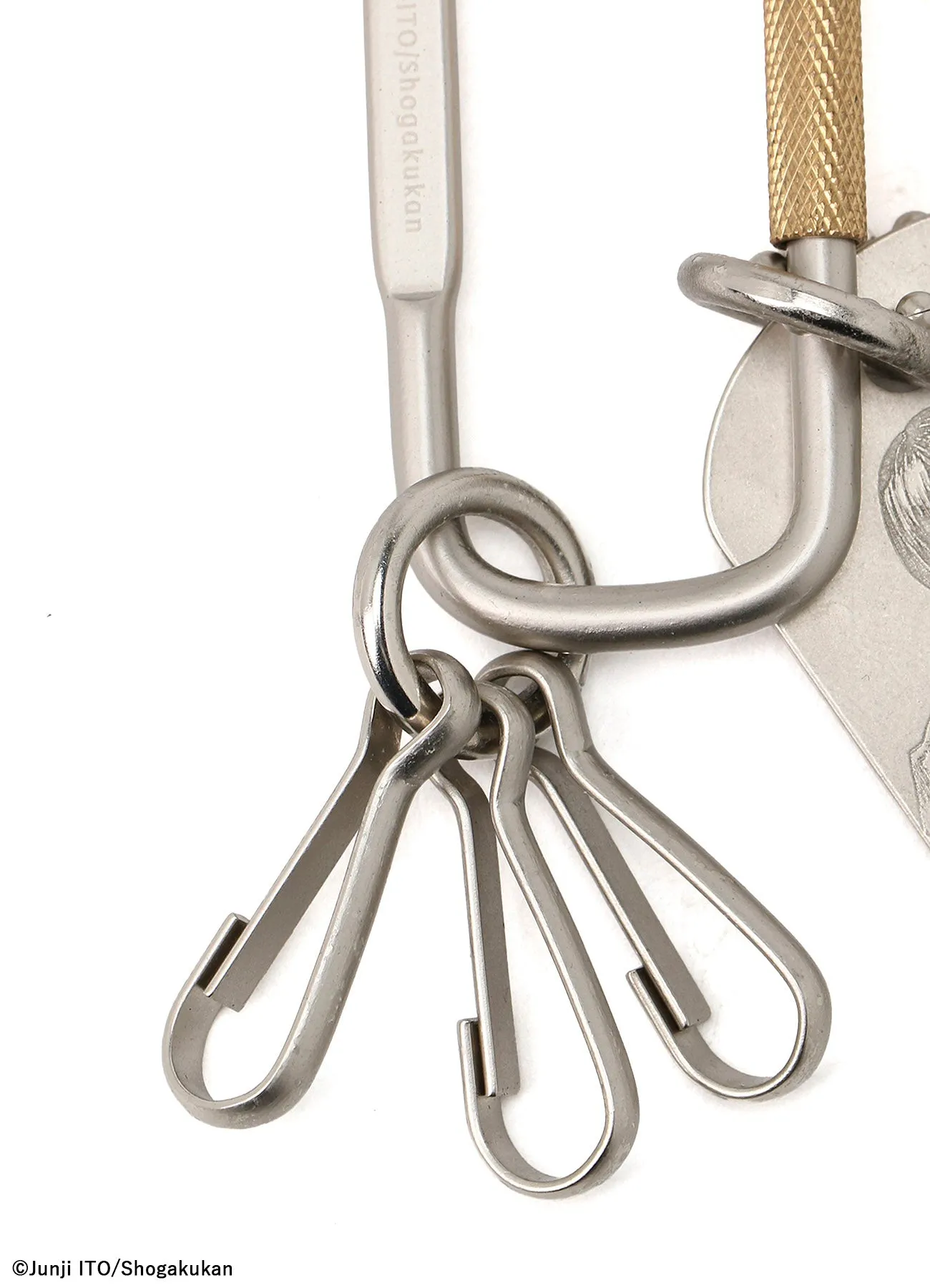 S'YTE × JUNJI ITO -UZUMAKI- AZAMI WEARING YOHJI YAMAMOTO DOG TAG CARABINER sold by Yohji Yamamoto product image thumbnail 5