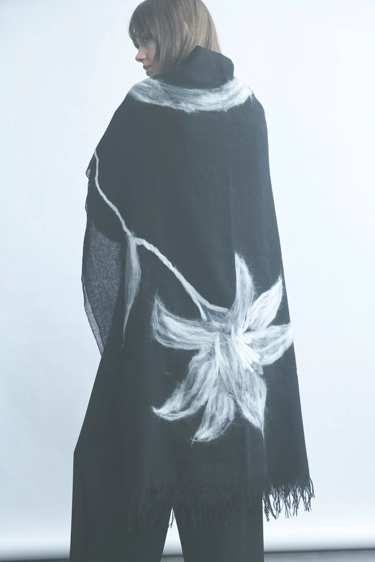 LILY SCARF(11/1 12:00 Release) sold by Yohji Yamamoto product image thumbnail 3