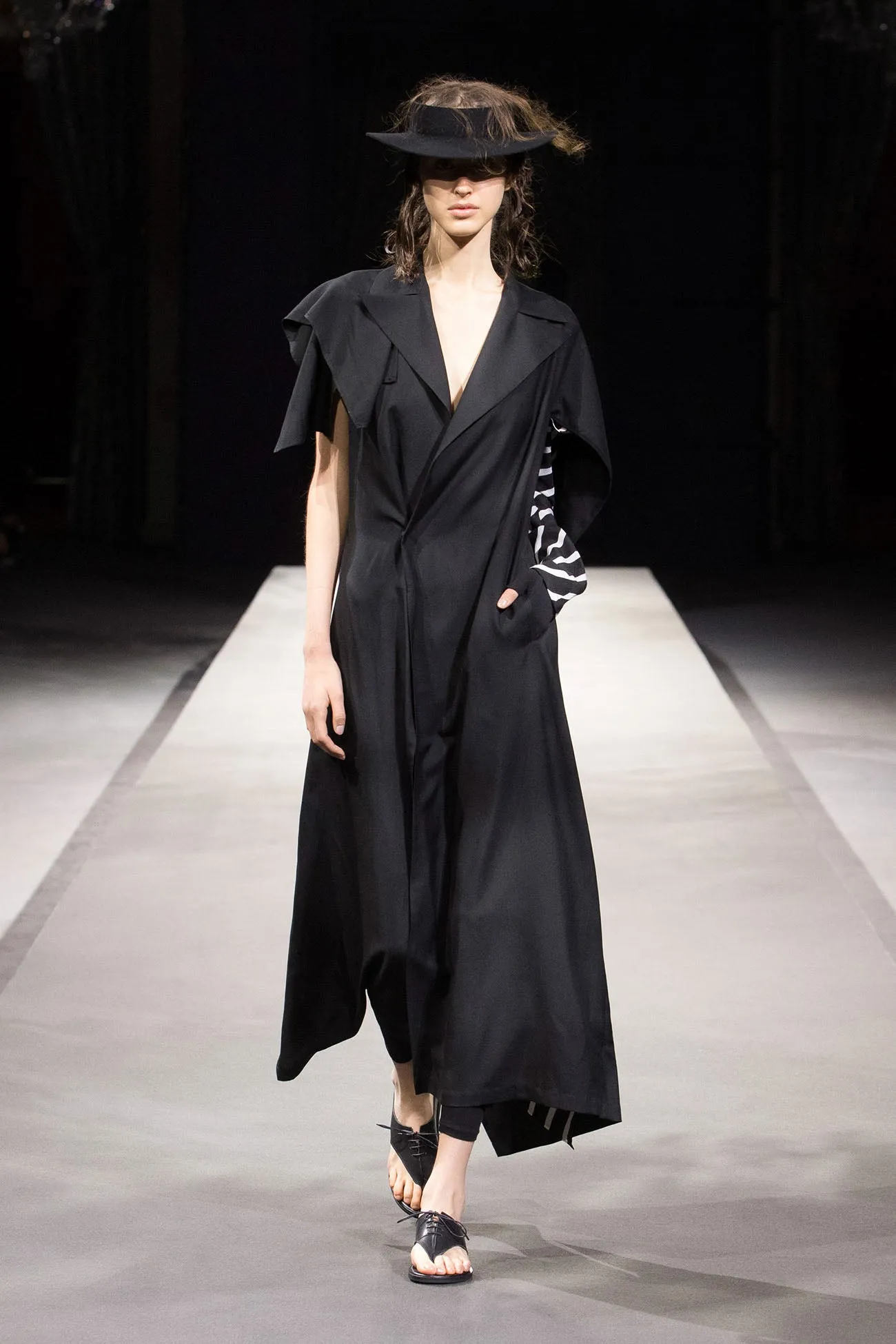 <411/1>+<412/1> SIDE OPEN DRAPED COAT sold by Yohji Yamamoto product image thumbnail 2