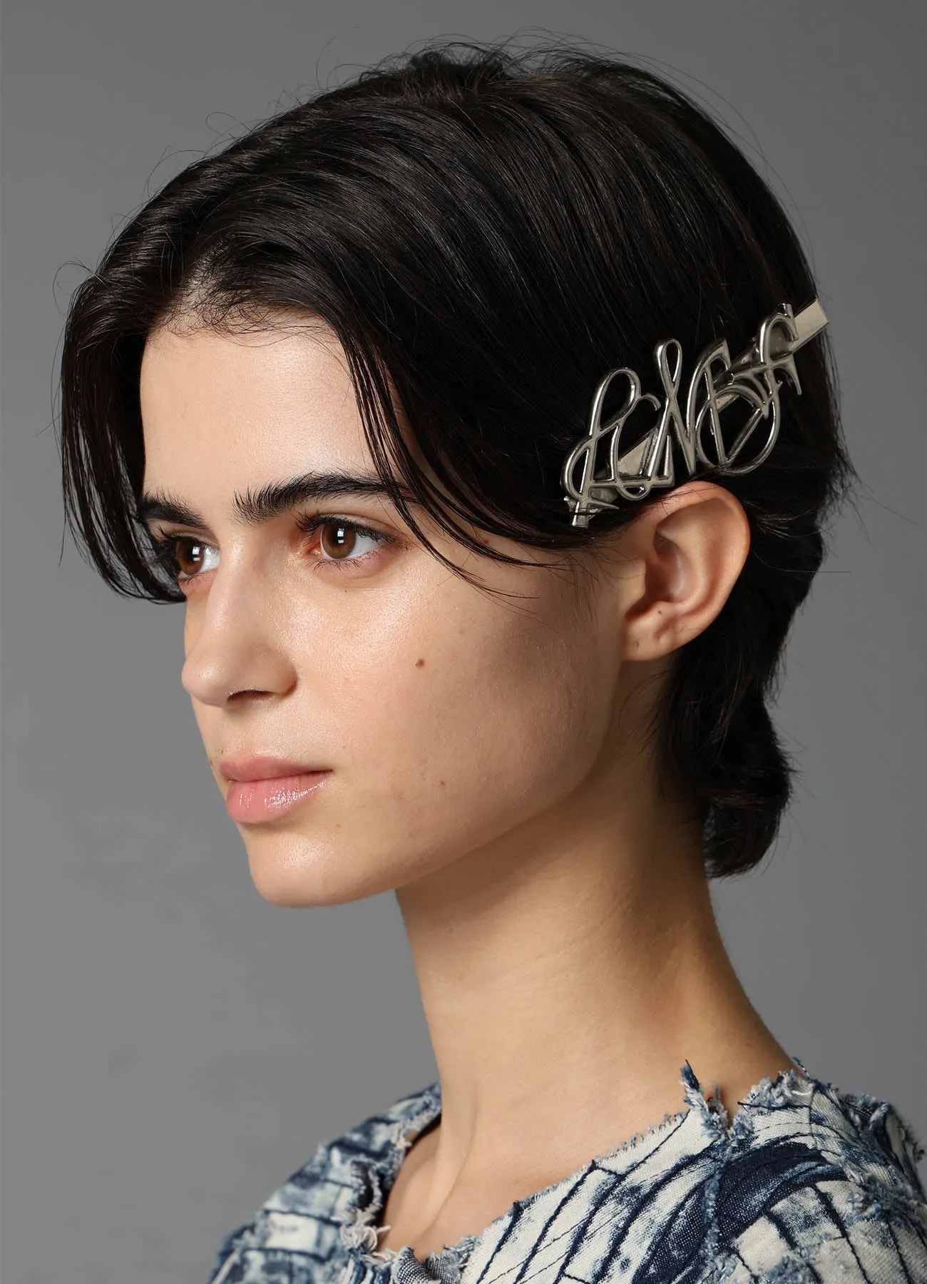 BRASS LOGO HAIR PIN sold by Yohji Yamamoto product image thumbnail 4