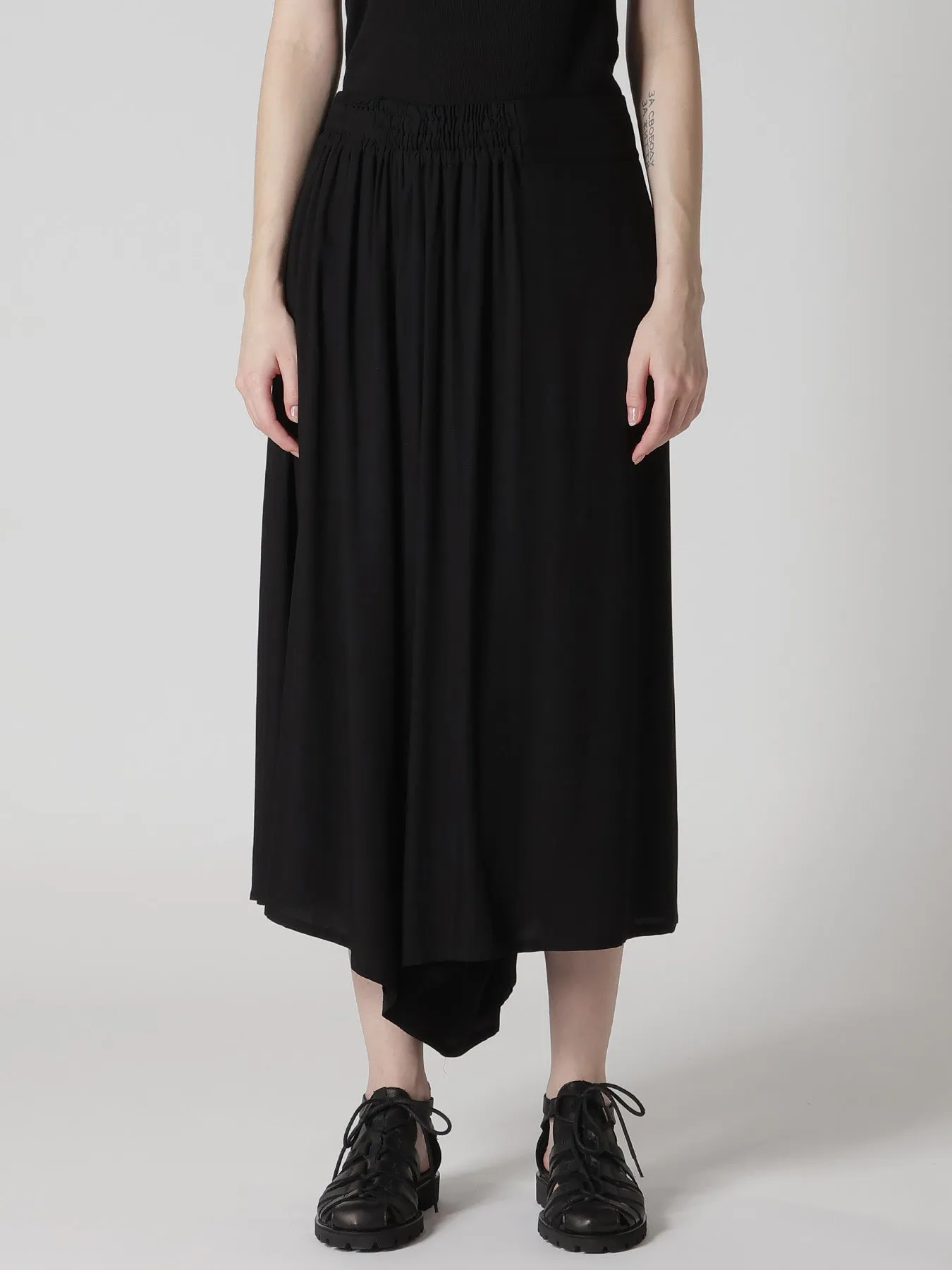 RAYON TWILL RIGHT SIDE GATHER PANTS sold by Yohji Yamamoto product image thumbnail 4