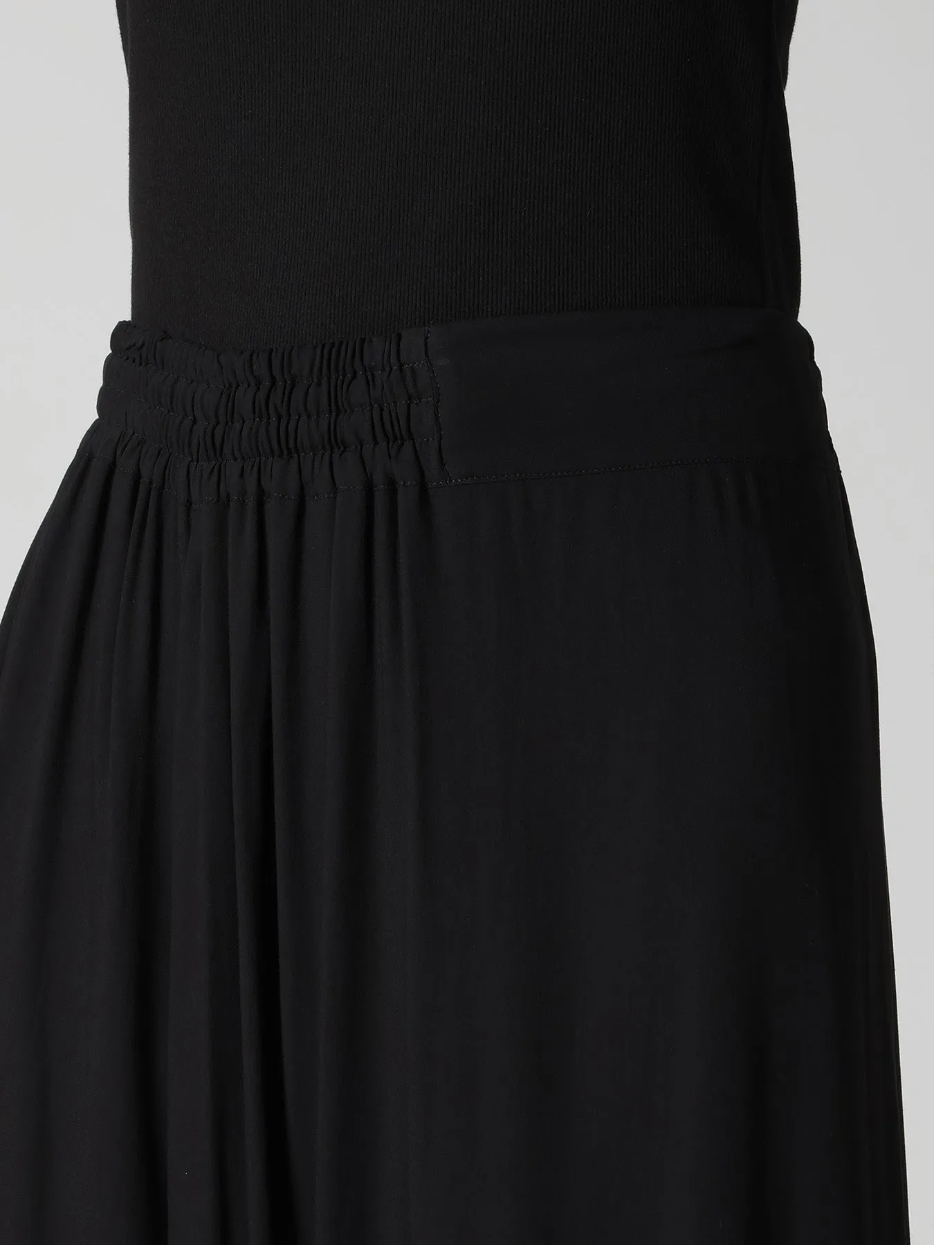 RAYON TWILL RIGHT SIDE GATHER PANTS sold by Yohji Yamamoto product image thumbnail 5