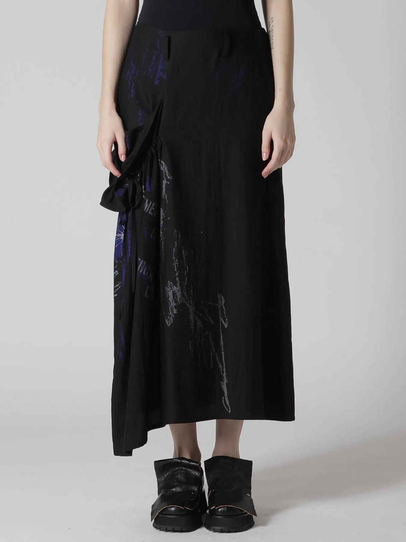 CUPRO/DUNGAREE TWILL GATHER SKIRT sold by Yohji Yamamoto product image thumbnail 4