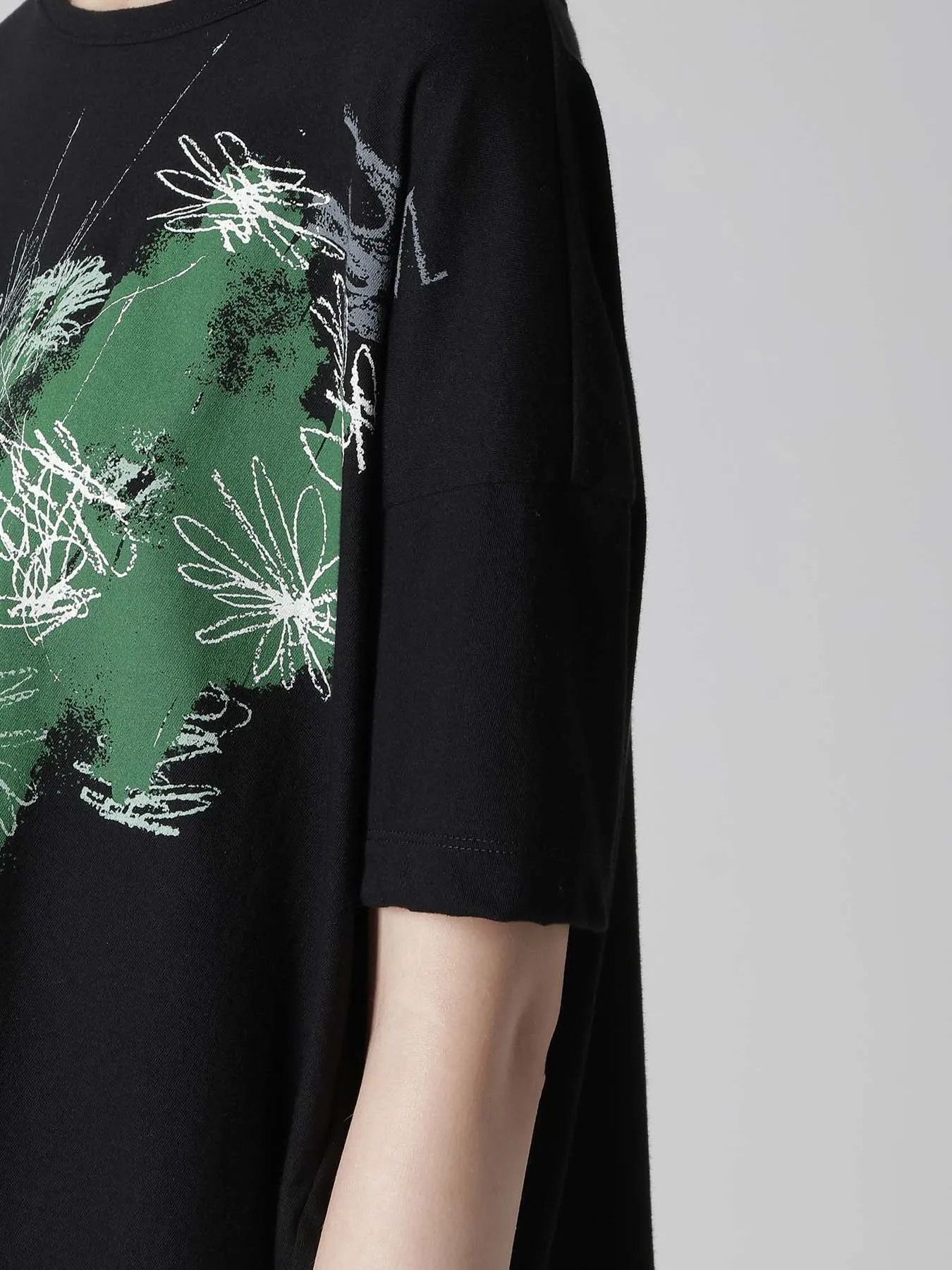COTTON JERSEY FLOWER PRINT ROUND NECK LOOSE TEE sold by Yohji Yamamoto product image thumbnail 4