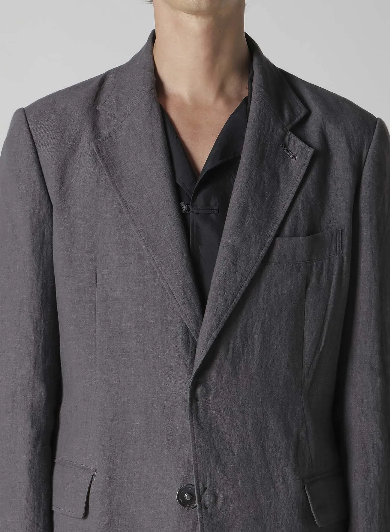 LINEN CLOTH FRONT EDGE 2SNAP BOTTON JACKET sold by Yohji Yamamoto product image thumbnail 3