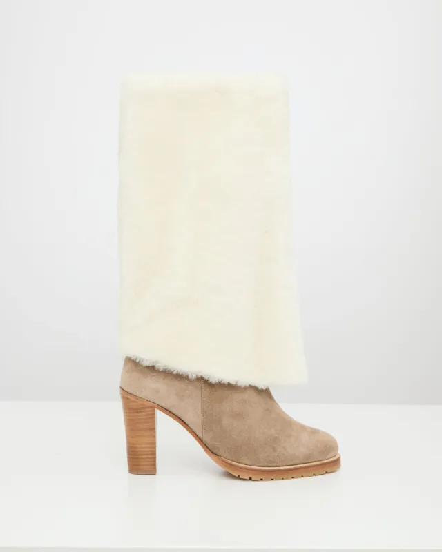 Bottes à talons en peau lainée d'agneau Mérinos sold by Yves Salomon