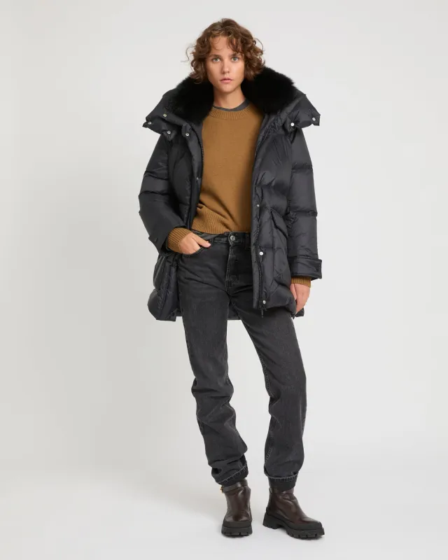 Doudoune longueur 3/4 en tissu technique déperlant et col en fourrure de renard sold by Yves Salomon