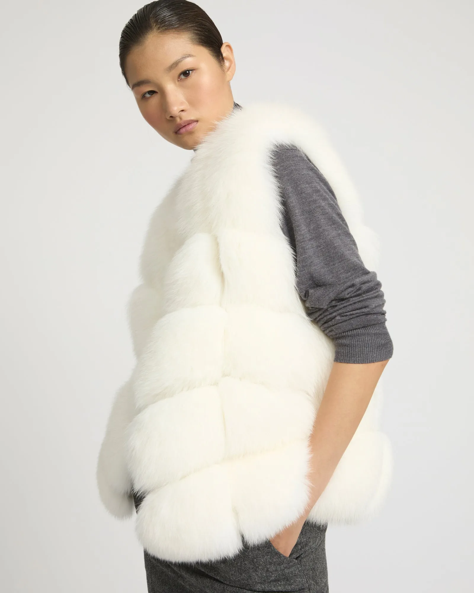 Gilet sans manches en fourrure de renard sold by Yves Salomon