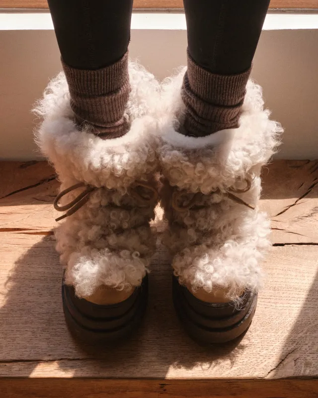 Bottes en peau lainée d'agneau Mérinos sold by Yves Salomon