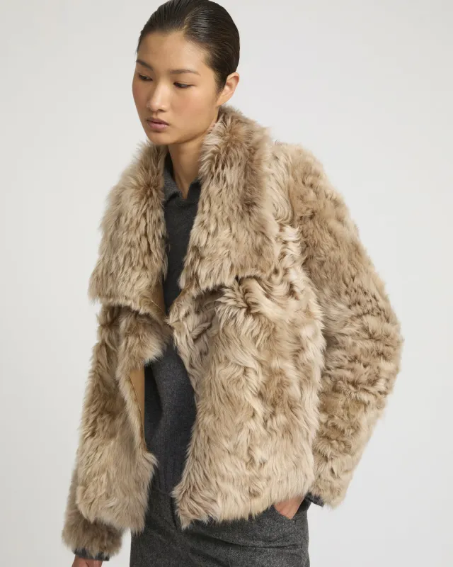 Veste courte en peau lainée d'agneau de Toscane made by Yves Salomon