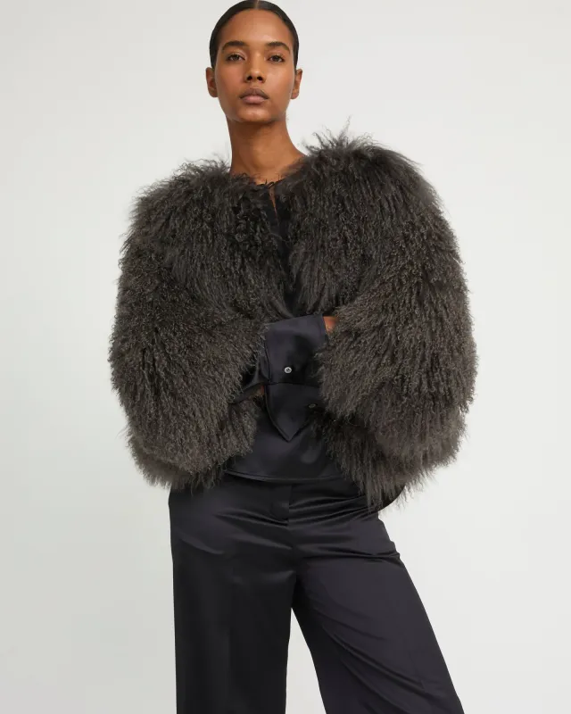 Veste courte en agneau de Mongolie sold by Yves Salomon