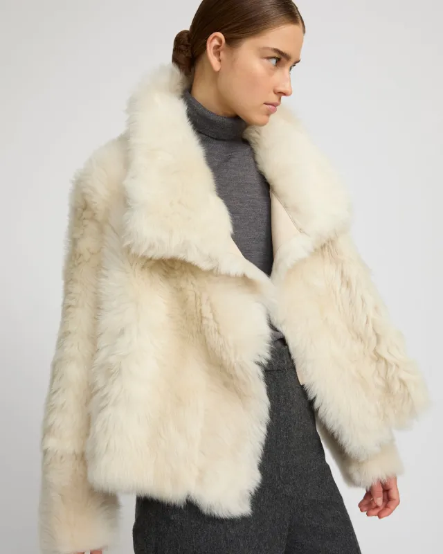 Veste courte en peau lainée d'agneau de Toscane sold by Yves Salomon