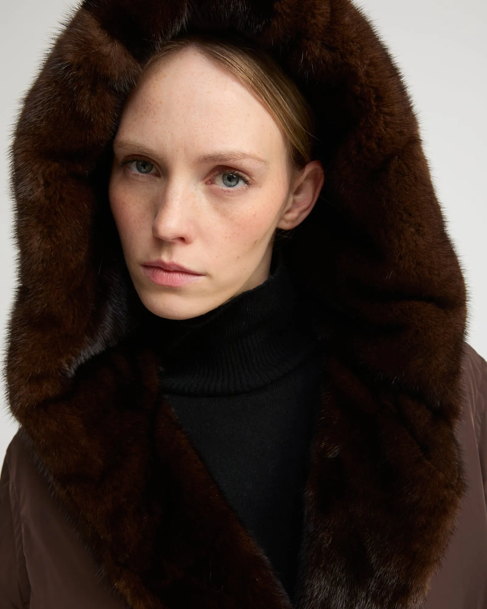 Manteau doudoune longue en tissu technique et fourrure de vison sold by Yves Salomon product image thumbnail 4