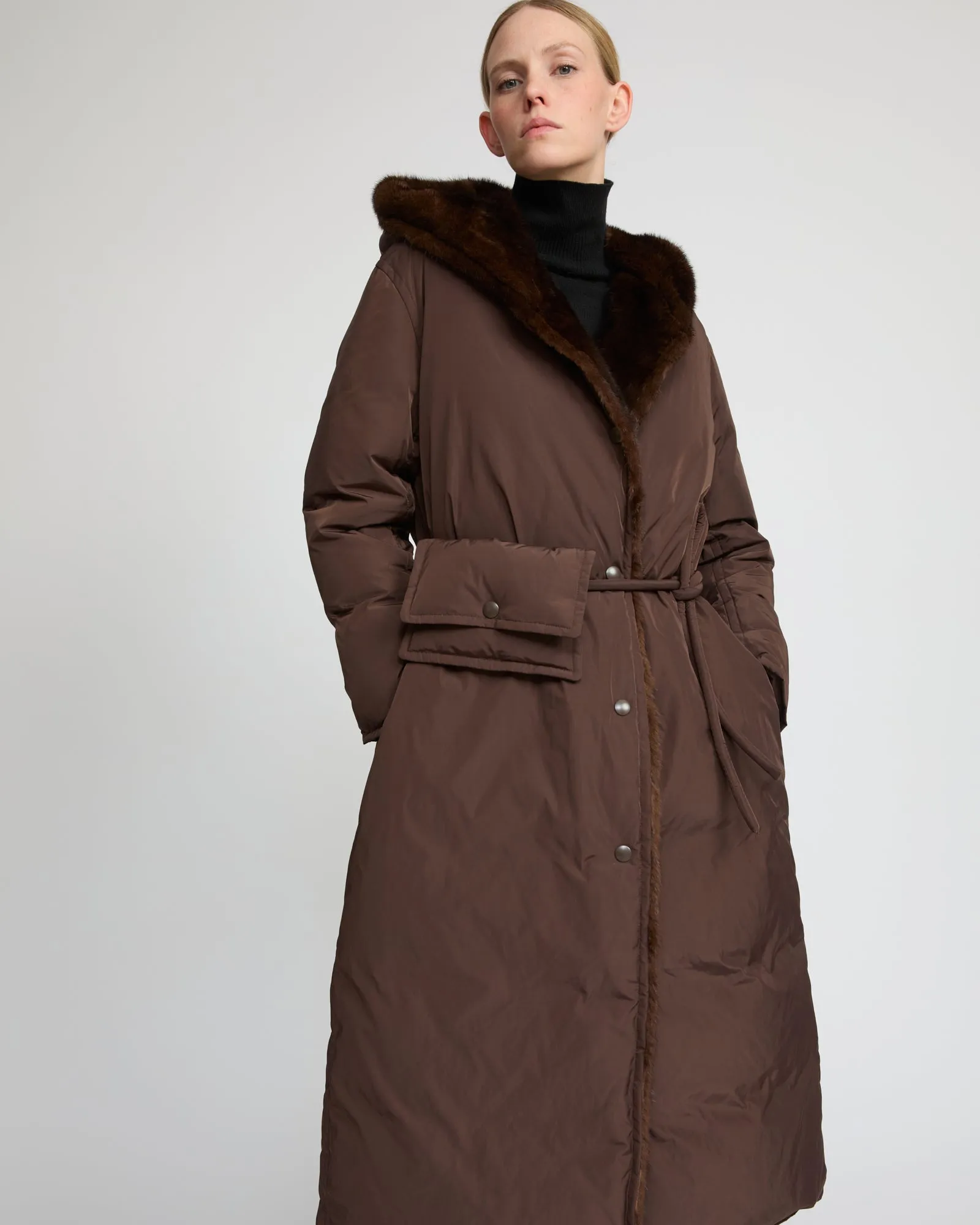 Manteau doudoune longue en tissu technique et fourrure de vison sold by Yves Salomon