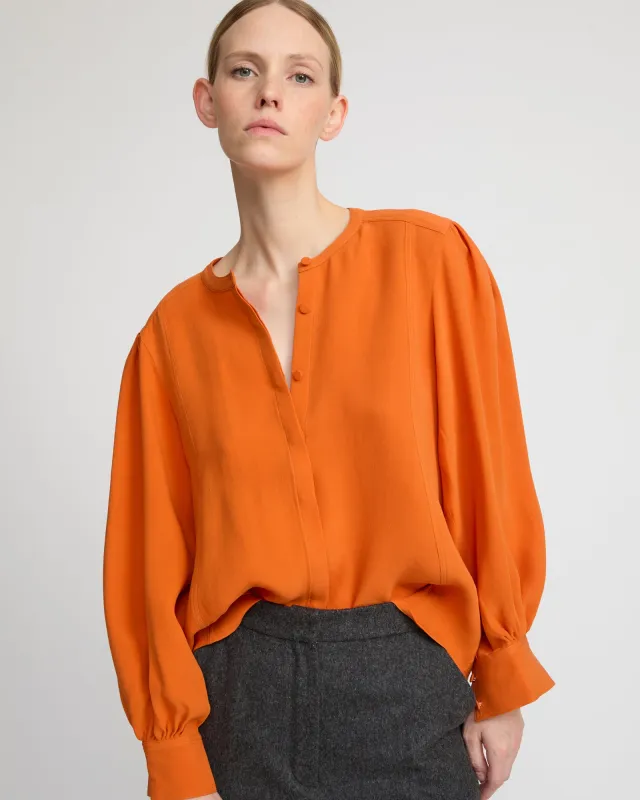 Chemise en crêpe de soie sold by Yves Salomon