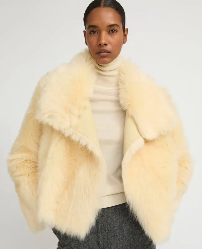 Veste courte en peau lainée d'agneau de Toscane sold by Yves Salomon