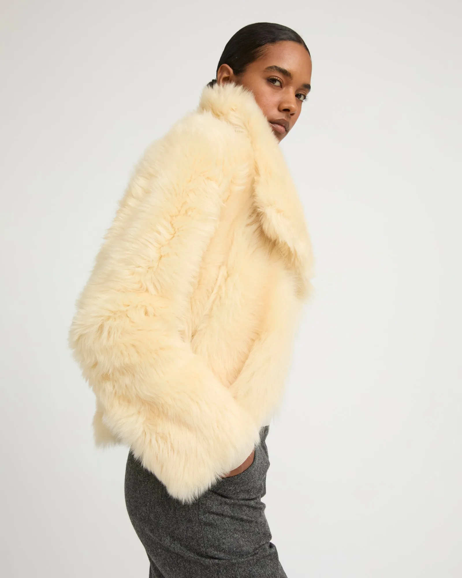 Veste courte en peau lainée d'agneau de Toscane sold by Yves Salomon product image thumbnail 2