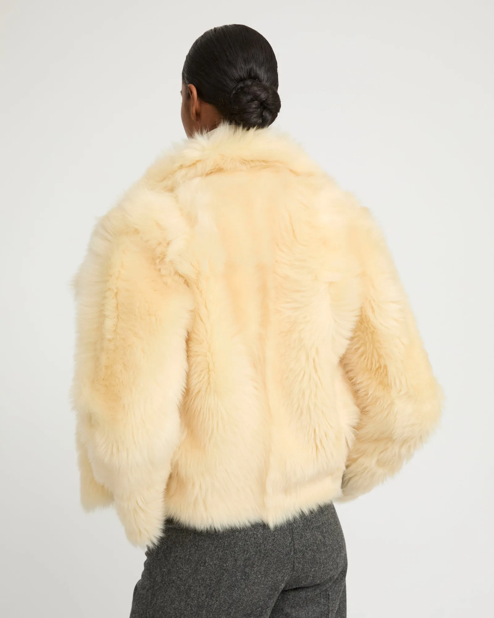 Veste courte en peau lainée d'agneau de Toscane sold by Yves Salomon product image thumbnail 4