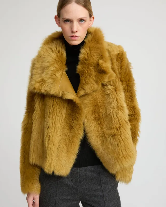 Veste courte en peau lainée d'agneau de Toscane made by Yves Salomon