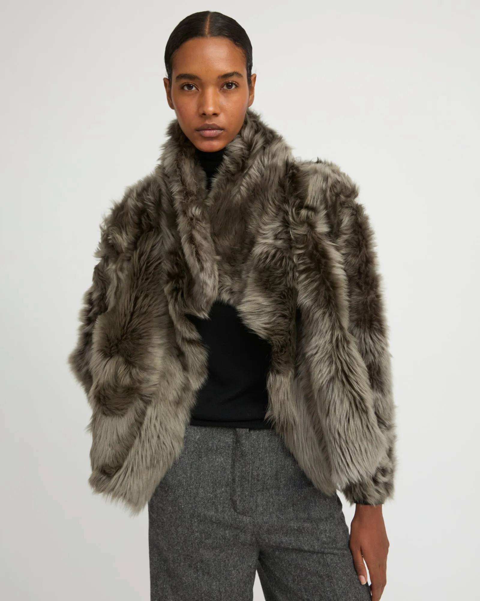 Veste courte en peau lainée d'agneau de Toscane sold by Yves Salomon product image thumbnail 2