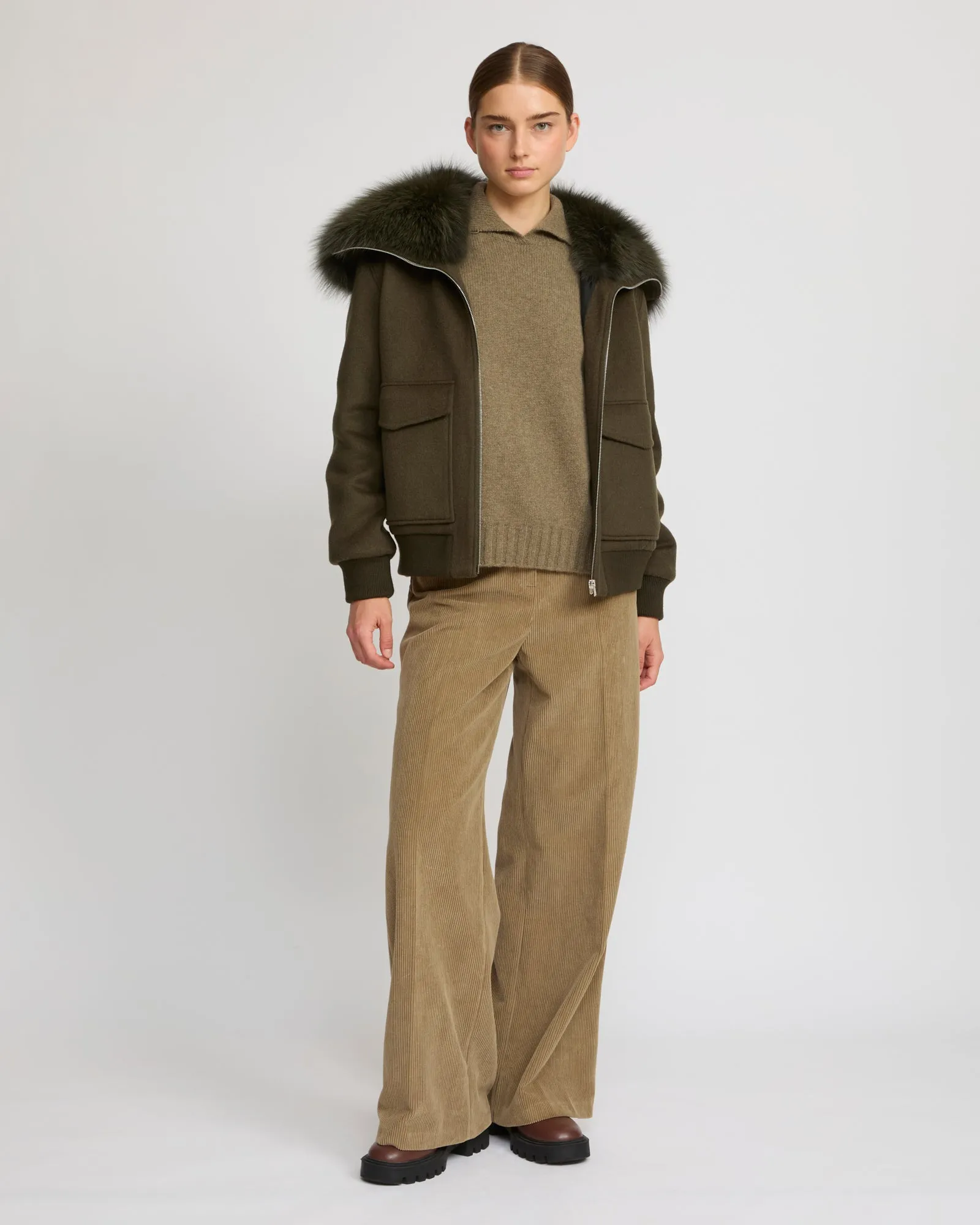 Veste courte en lainage cachemire avec col en fourrure de renard sold by Yves Salomon product image thumbnail 2