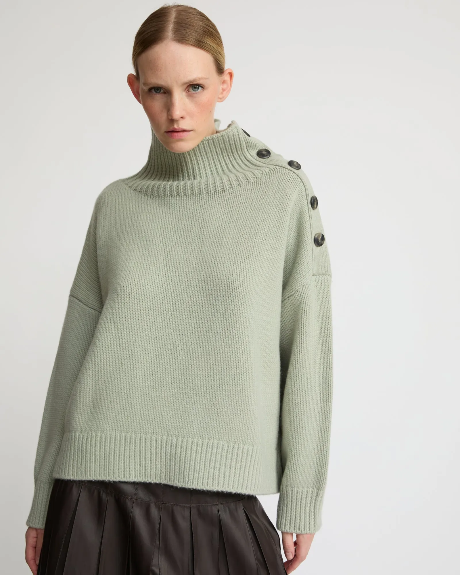 Pull oversize en maille lainage cachemire sold by Yves Salomon