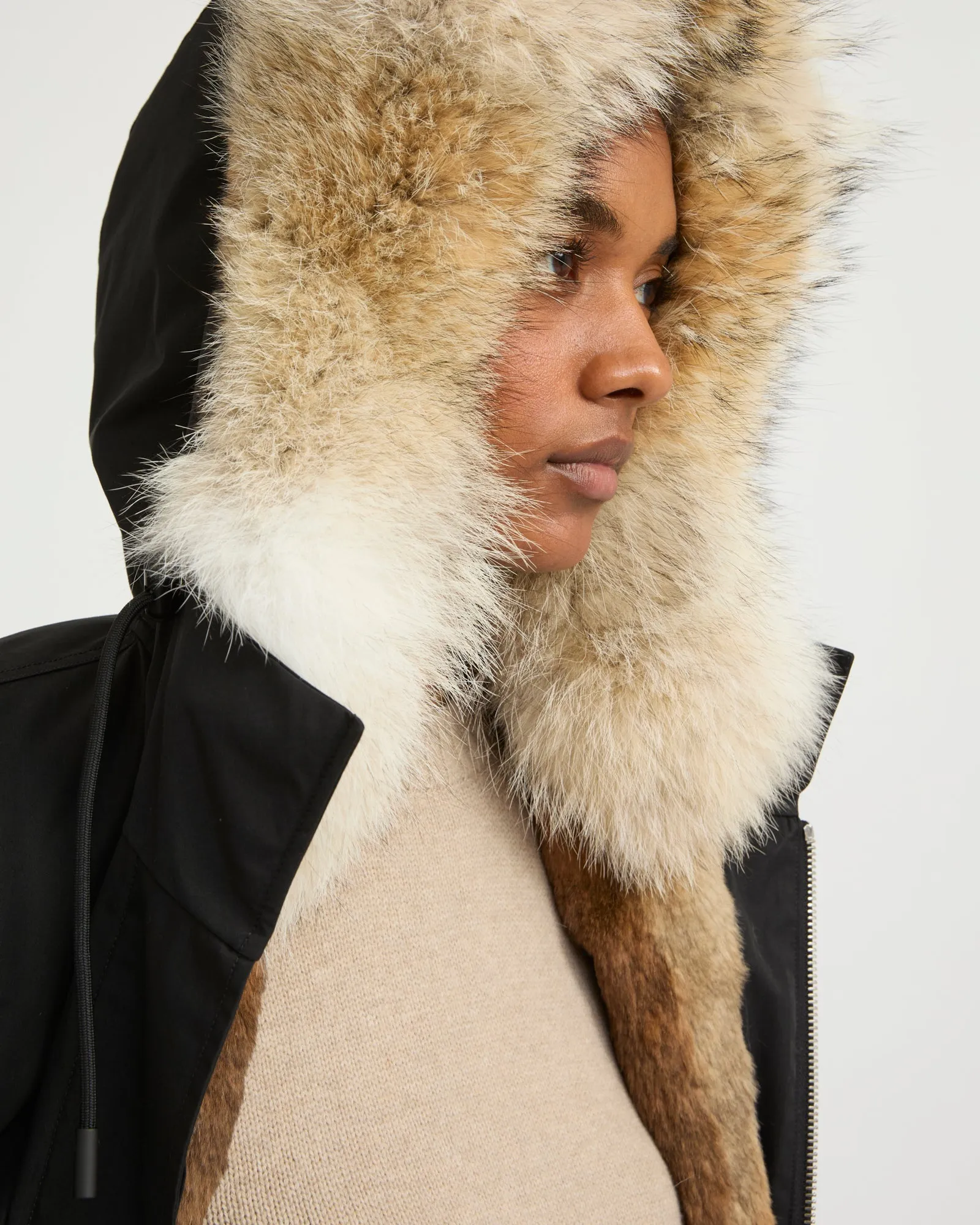 Parka courte tissu technique, fourrure de coyote et de lapin sold by Yves Salomon product image thumbnail 2