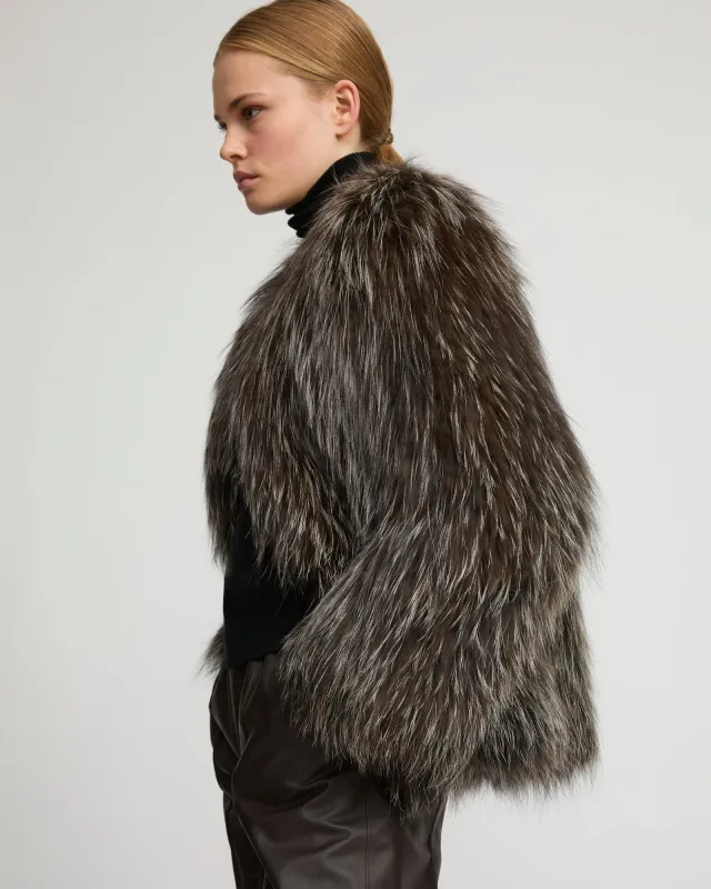 Veste courte en fourrure de renard tricoté sold by Yves Salomon