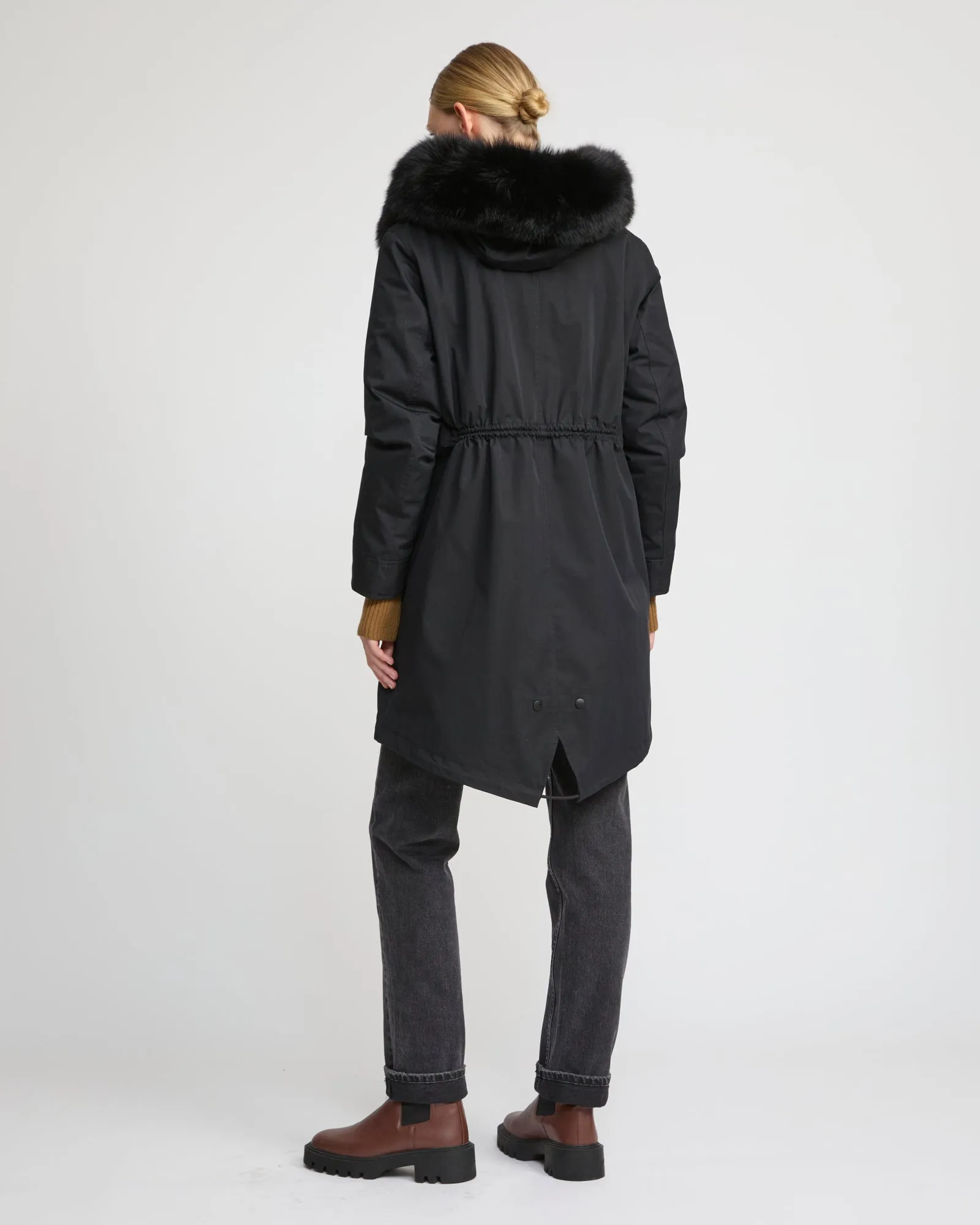 Parka iconique longue en coton mélangé imperméable avec fourrure de renard et lapin sold by Yves Salomon product image thumbnail 4