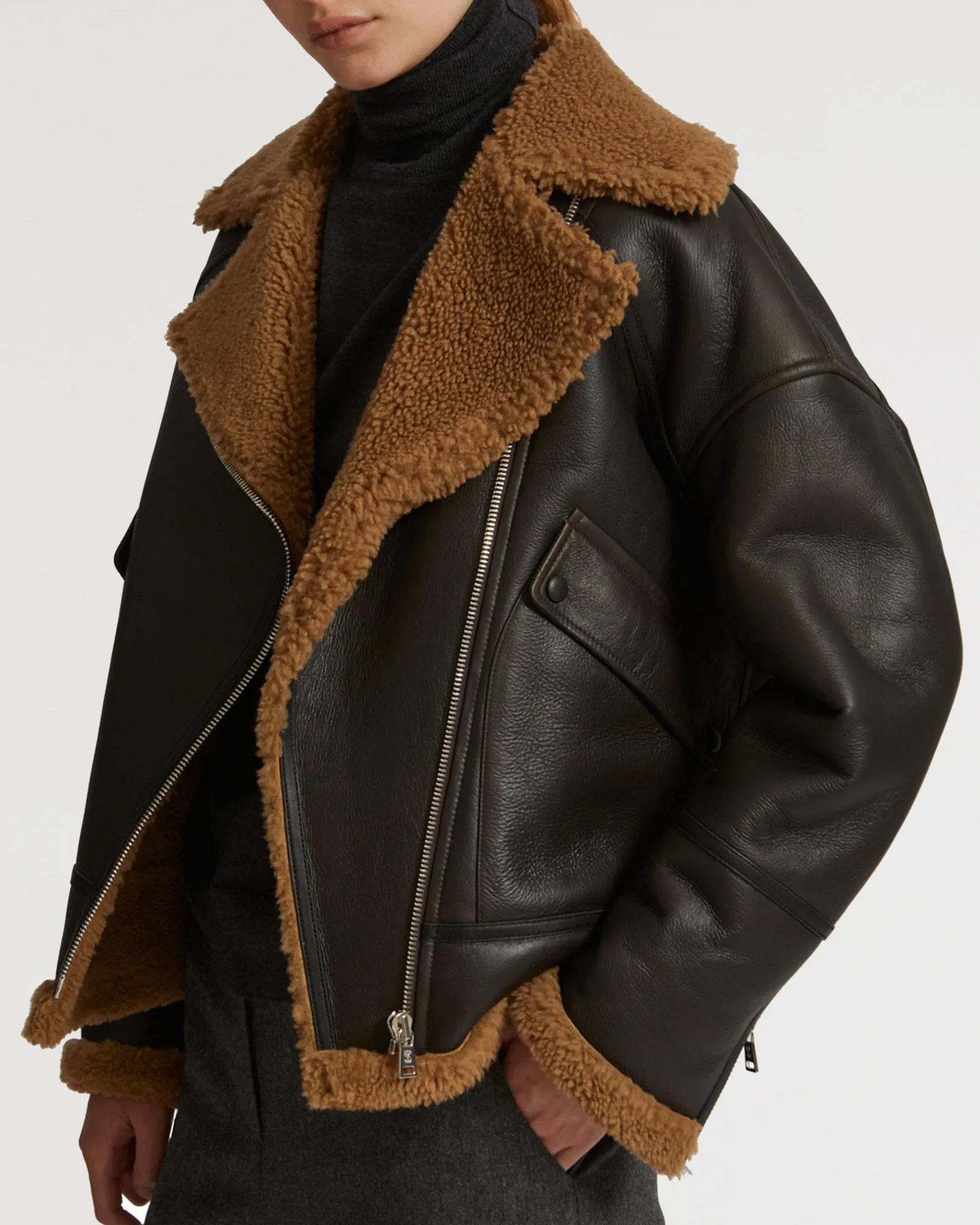 Perfecto en agneau mérinos sold by Yves Salomon