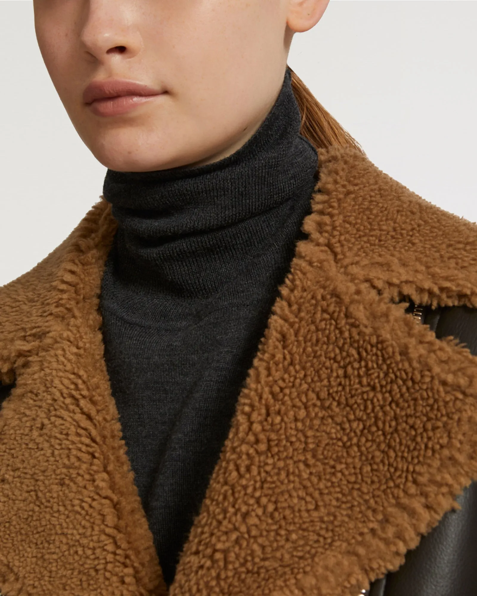 Perfecto en agneau mérinos sold by Yves Salomon product image thumbnail 3