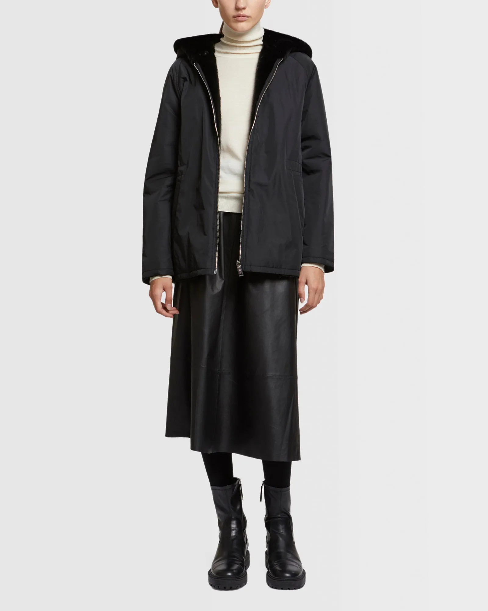 Parka à capuche en tissu technique réversible et fourrure de vison sold by Yves Salomon