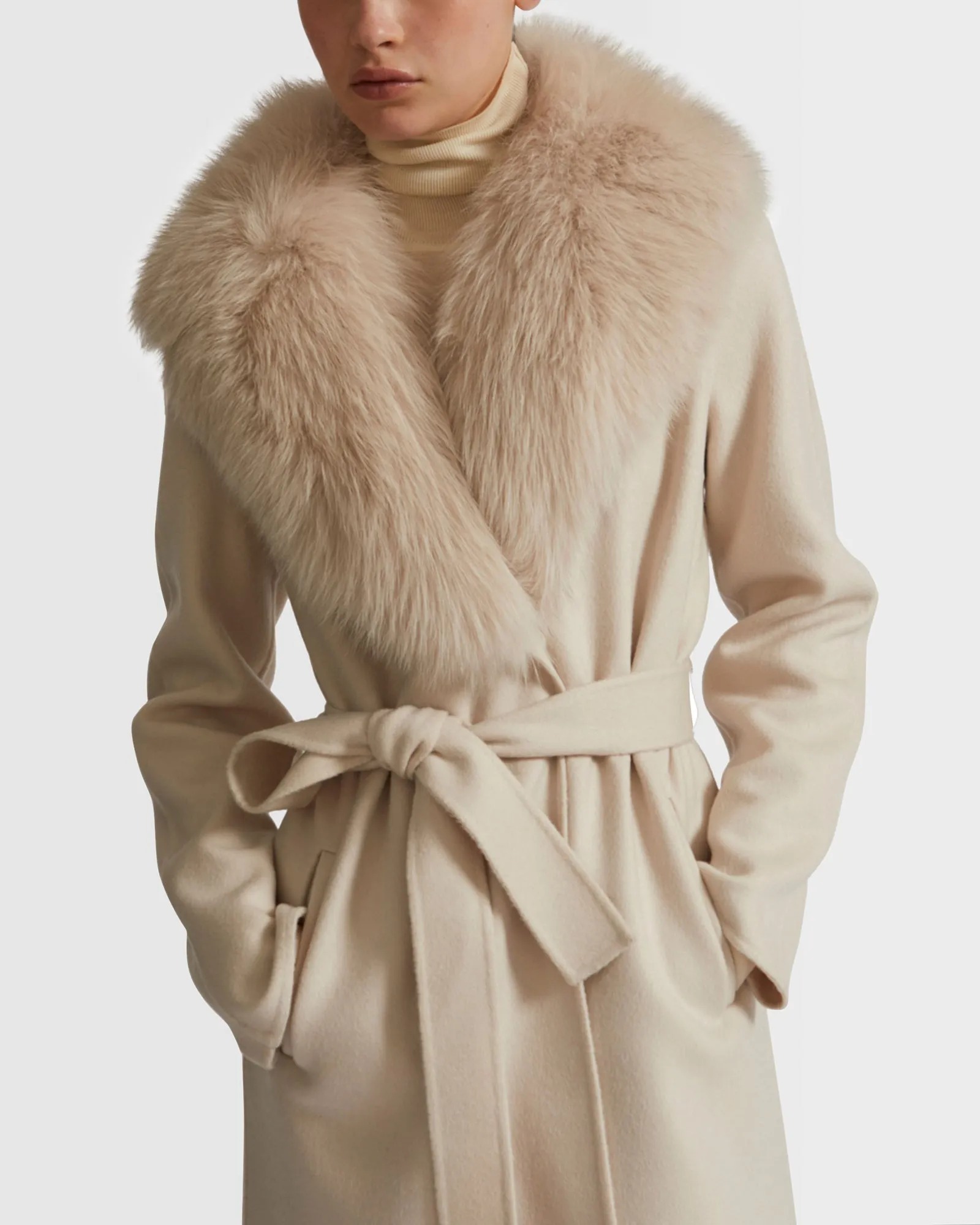 Manteau ceinturé en lainage cachemire avec col en fourrure de renard sold by Yves Salomon product image thumbnail 3
