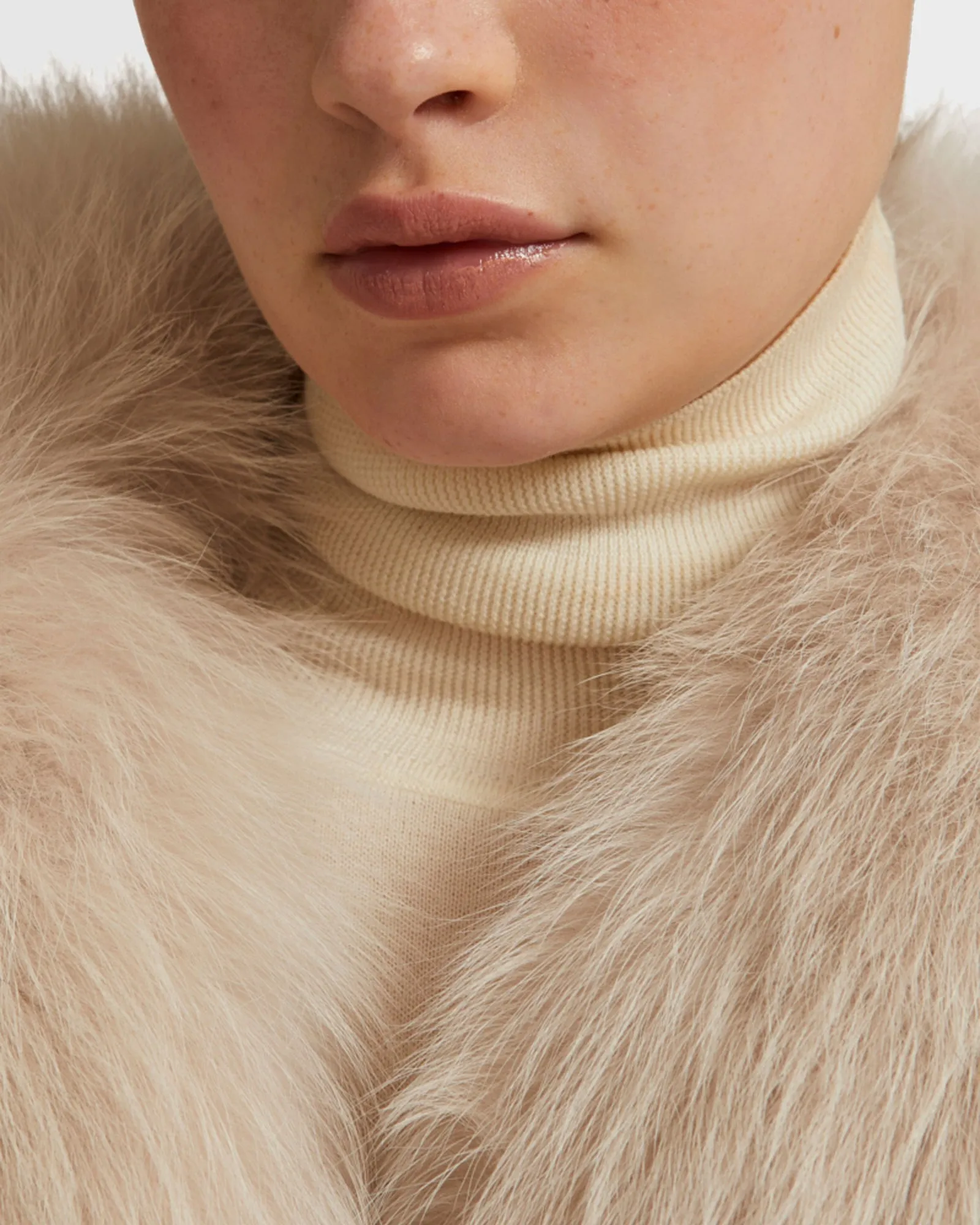 Manteau ceinturé en lainage cachemire avec col en fourrure de renard sold by Yves Salomon product image thumbnail 4