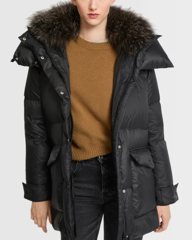 Doudoune longueur 3/4 en tissu technique déperlant et col en fourrure de renard sold by Yves Salomon