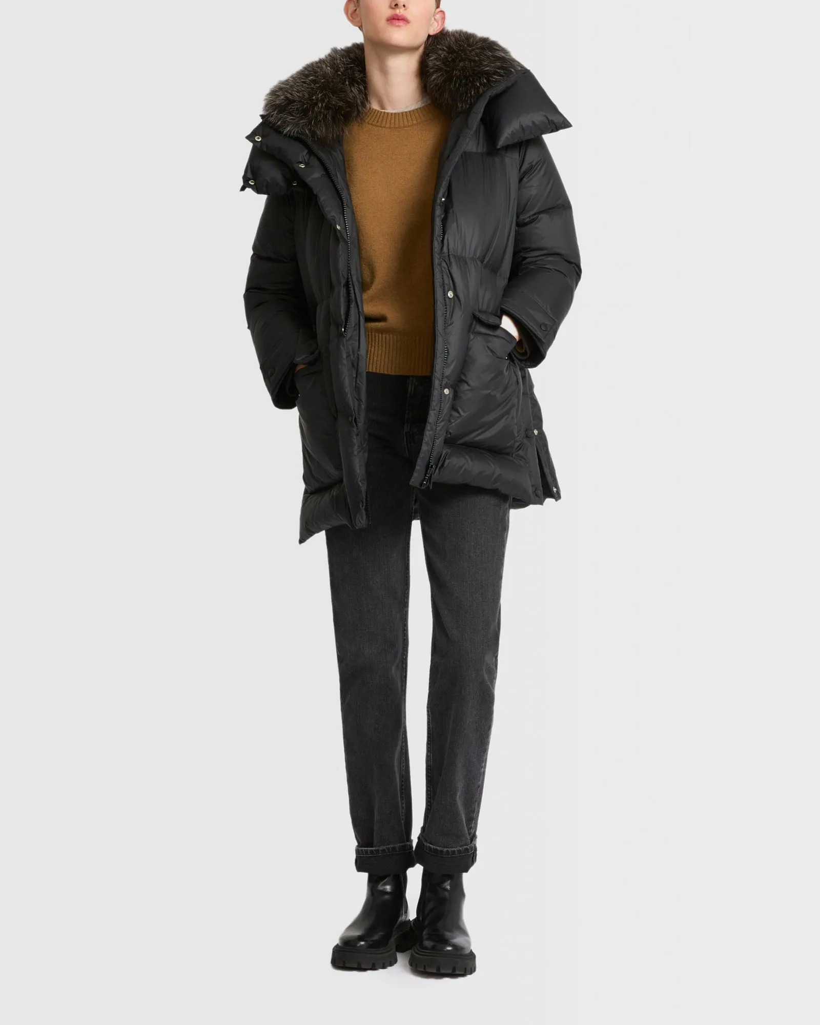 Doudoune longueur 3/4 en tissu technique déperlant et col en fourrure de renard sold by Yves Salomon product image thumbnail 3